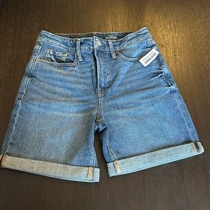 NWT  old navy women shorts. Dark wash size 4